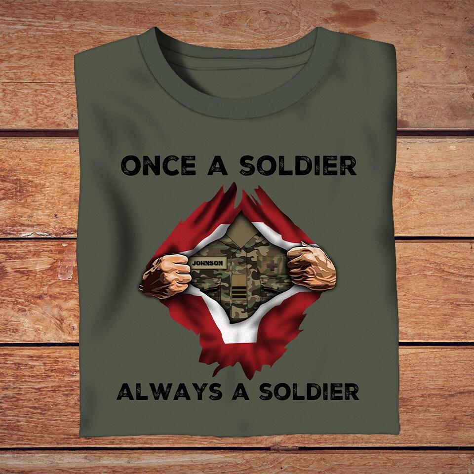 Personalisiertes Schweizer Soldat/Veteranen-Tarnshirt mit Namen und Rang - Einmal Soldat, immer Soldat - 1502230002