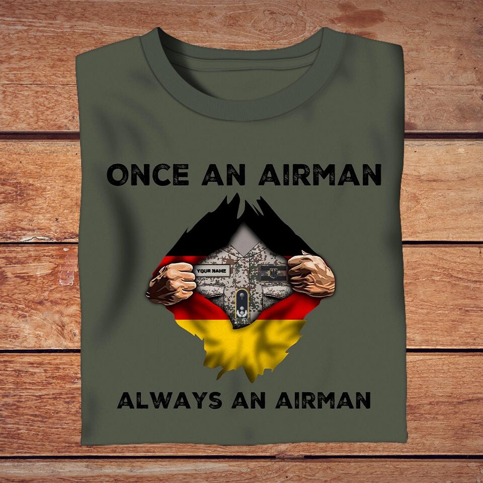 Personalisiertes deutsches Soldaten-/Veteranen-T-Shirt im Camouflage-Stil mit Namen und Rang – Immer ein Soldat – 2002230001