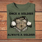 Personalisiertes T-Shirt mit Camouflage-Muster für britische Soldaten/Veteranen mit Namen und Rang – Einmal Soldat, immer Soldat – 2502230002