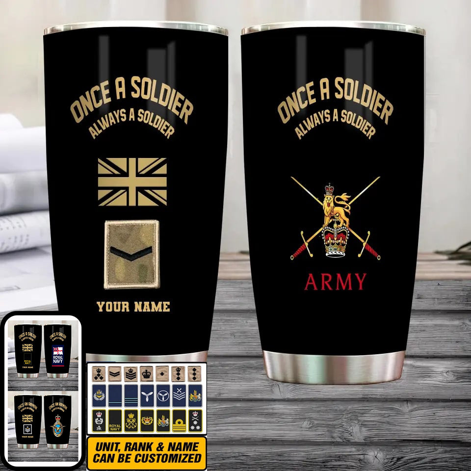 Personalisierter britischer Veteran/Soldat mit Rang und Namen, Camouflage-Becher, goldene Flagge – 0202240001