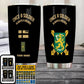 Personalisierter Finnland-Veteran/Soldat mit Rang und Namen, Camouflage-Becher, goldene Flagge – 2607230001