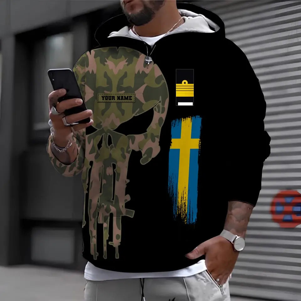 Personalisierter Kapuzenpullover mit Camouflage-Muster für schwedische Soldaten/Veteranen mit Namen und Rang – 16988832