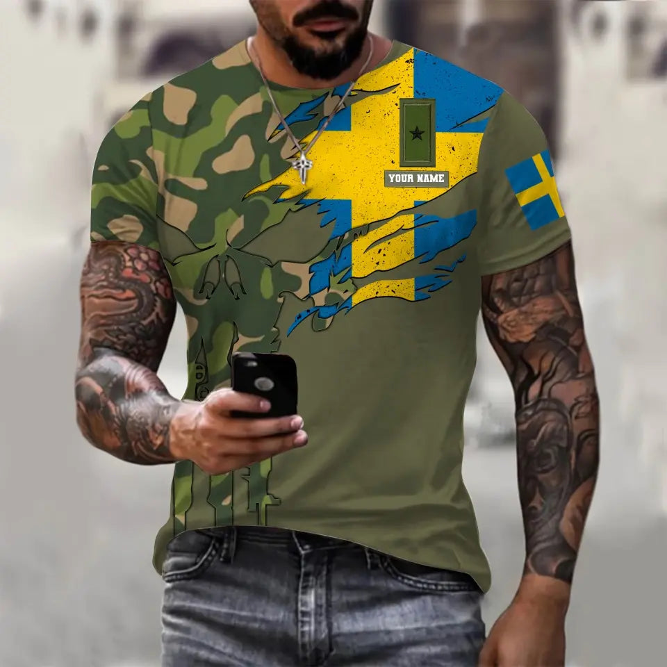 Personalisierter Kapuzenpullover mit Camouflage-Muster für schwedische Soldaten/Veteranen mit Namen und Rang – 16989696