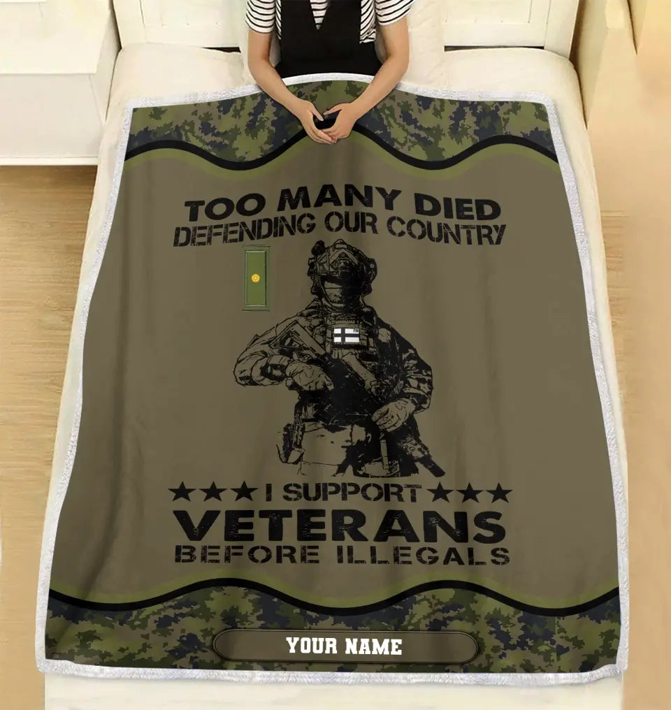 Personalisierte Fleecedecke mit 3D-Druck für finnische Soldaten/Veteranen im Camouflage-Muster mit Namen und Rang – 2102240001