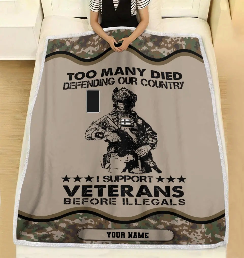 Personalisierte Fleecedecke mit 3D-Druck für finnische Soldaten/Veteranen im Camouflage-Muster mit Namen und Rang – 2102240001