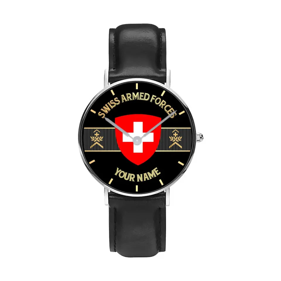 Montre personnalisée en cuir noir avec coutures noires pour soldat/vétéran suisse avec nom et grade - 0703240001 - Version dorée