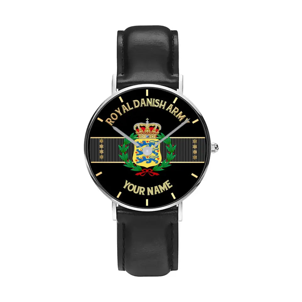 Personalisierte dänische Soldat/Veteran mit Namen und Rang, schwarze genähte Lederuhr – 0703240001 – goldene Version