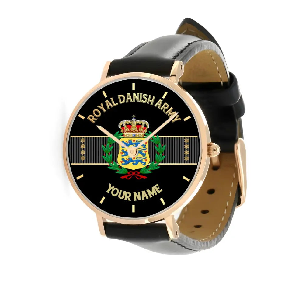 Montre personnalisée en cuir noir cousu pour soldat/vétéran du Danemark avec nom et grade - 0703240001 - Version dorée