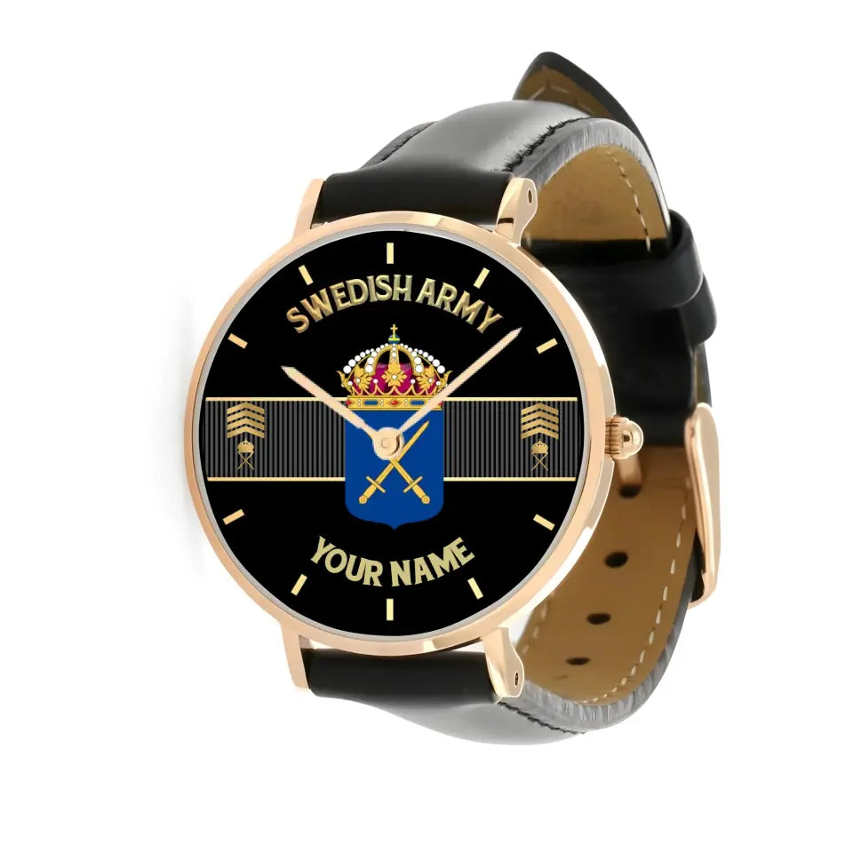 Montre personnalisée en cuir noir cousu pour soldat/vétéran suédois avec nom et grade - 0703240001 - Version dorée