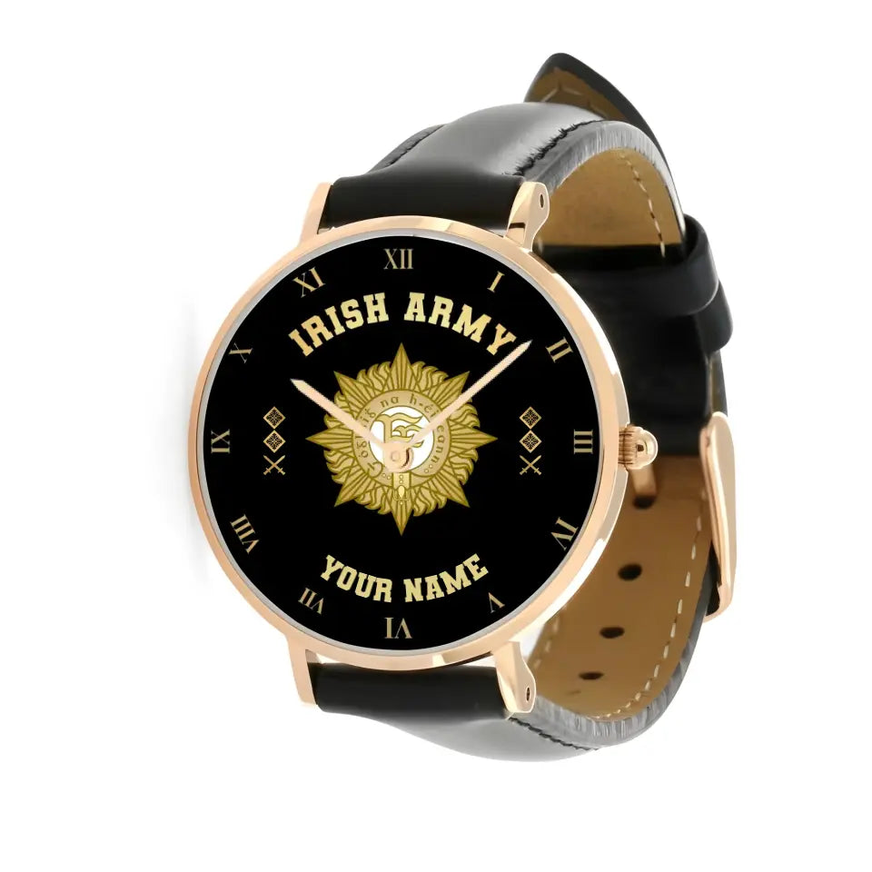 Personalisierte irische Soldat/Veteran mit Namen und Rang, schwarze genähte Lederuhr – 0803240001 – goldene Version