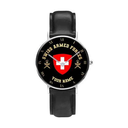 Montre personnalisée en cuir noir avec coutures noires pour soldat/vétéran suisse avec nom et grade - 0803240001 - Version dorée