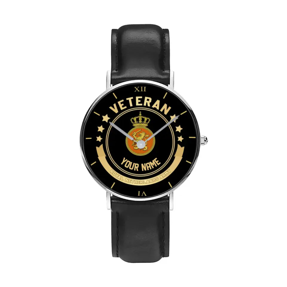 Personalisierte niederländische Soldat/Veteran mit Namen, schwarze genähte Lederuhr – 1103240001 – goldene Version