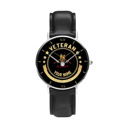 Personalisierte britische Soldat/Veteran mit Namen, schwarze genähte Lederuhr – 1103240001 – goldene Version