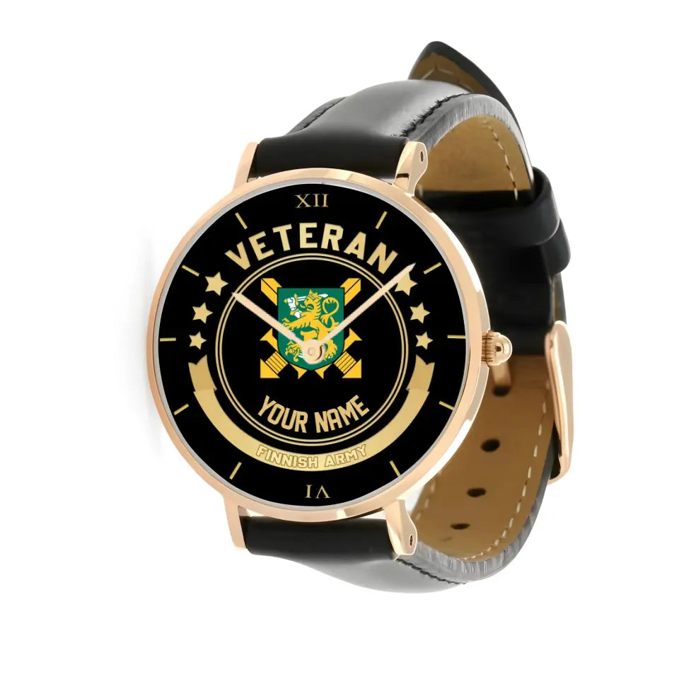 Personalisierte finnische Soldat/Veteran mit Namen, schwarze genähte Lederuhr – 1103240001 – goldene Version