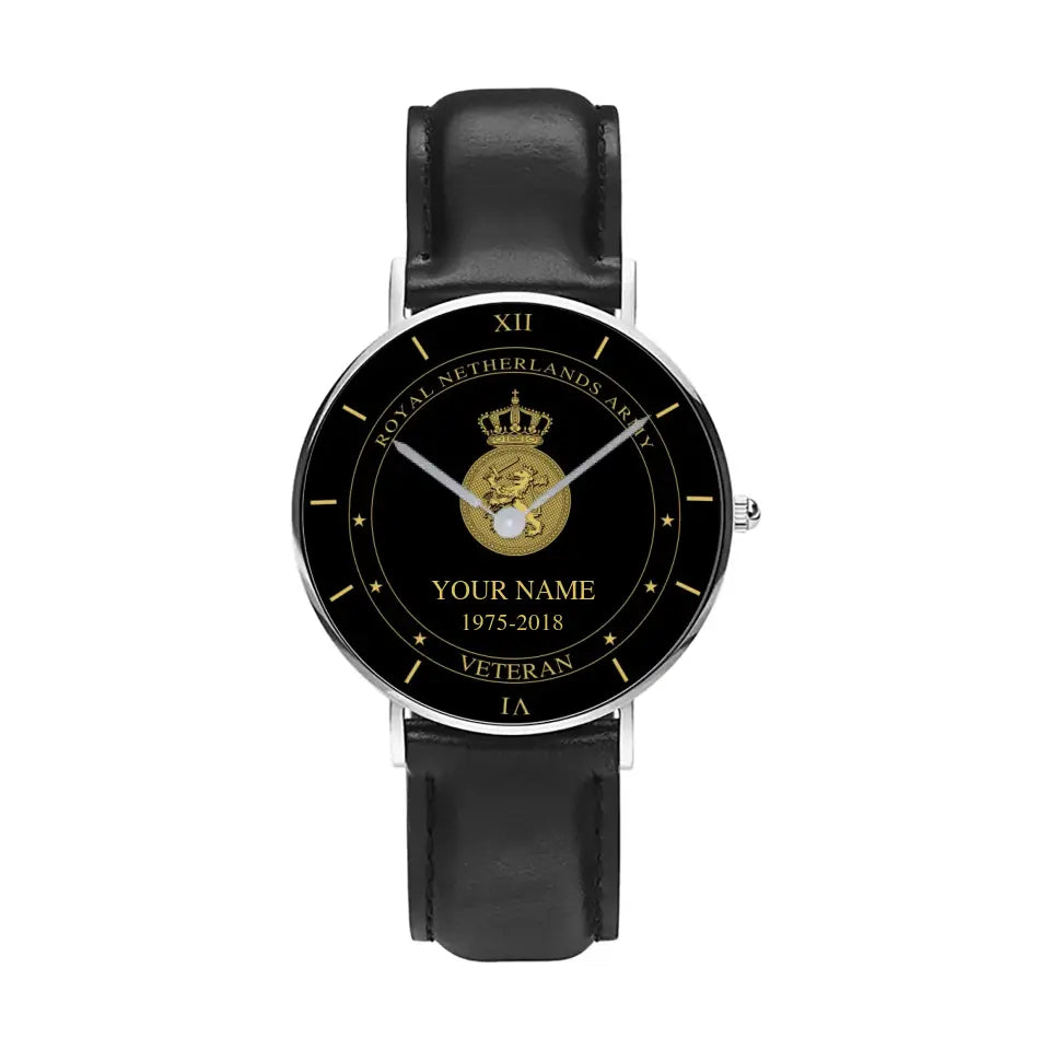 Montre personnalisée en cuir noir avec coutures noires pour soldat/vétéran des Pays-Bas avec nom et année - 1603240001 - Version dorée