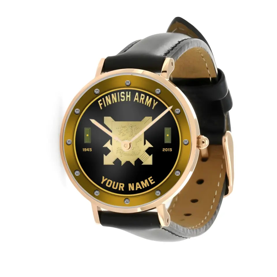 Personalisierte finnische Soldat/Veteran mit Namen, Rang und Jahr schwarze genähte Lederuhr – 1803240001 – goldene Version