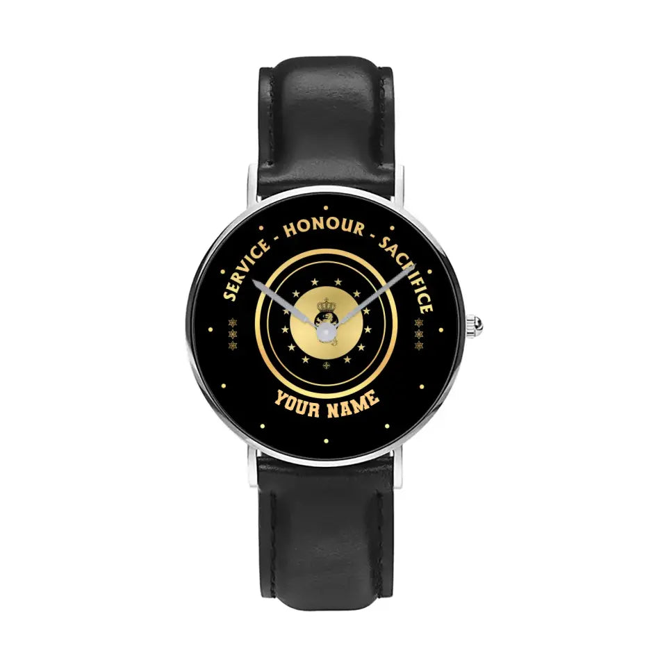 Montre personnalisée en cuir noir cousu pour soldat/vétéran belge avec nom et grade - 2603240001 - Version dorée