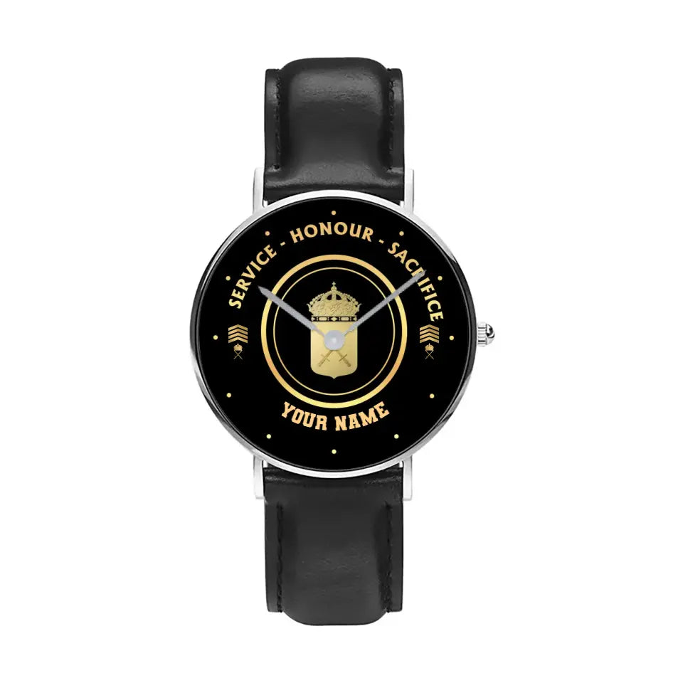 Montre personnalisée en cuir noir cousu pour soldat/vétéran suédois avec nom et grade - 2603240001 - Version dorée