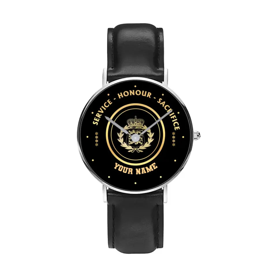 Montre personnalisée en cuir noir cousu pour soldat/vétéran du Danemark avec nom et grade - 2603240001 - Version dorée