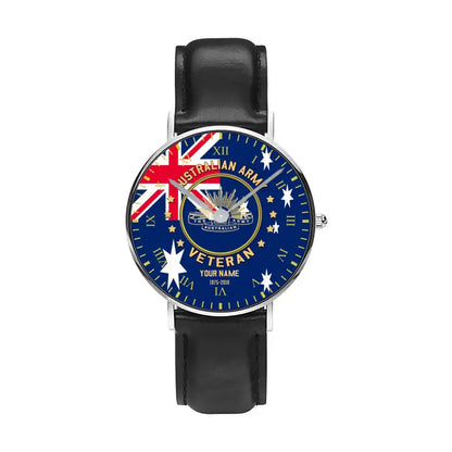 Personalisierte australische Soldat/Veteran mit Namen und Jahr schwarze genähte Lederuhr – 0204240001 – Goldversion