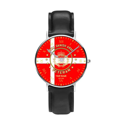 Montre personnalisée en cuir noir avec coutures noires pour soldat/vétéran du Danemark avec nom et année - 0204240001 - Version dorée