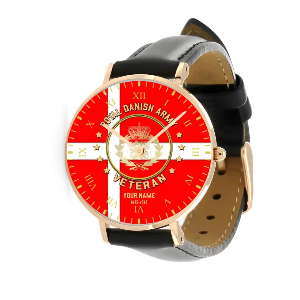 Montre personnalisée en cuir noir avec coutures noires pour soldat/vétéran du Danemark avec nom et année - 0204240001 - Version dorée