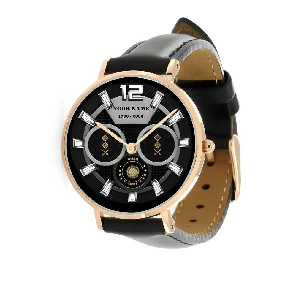 Montre personnalisée en cuir noir avec coutures noires pour soldat/vétéran irlandais avec nom, grade et année - 27042401QA - Version dorée