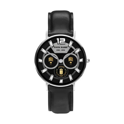 Montre personnalisée en cuir noir avec coutures noires pour soldat/vétéran suédois avec nom, grade et année - 27042401QA - Version dorée