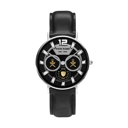 Montre personnalisée en cuir noir avec coutures noires pour soldat/vétéran suisse avec nom, grade et année - 27042401QA - Version dorée