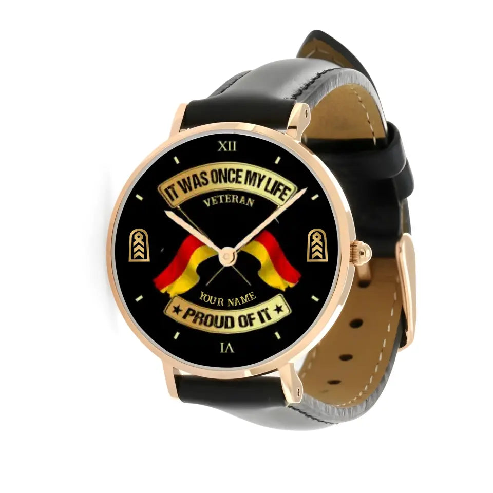 Personalisierte deutsche Soldat/Veteran mit Namen und Rang schwarze genähte Lederuhr – 03052401QA – goldene Version