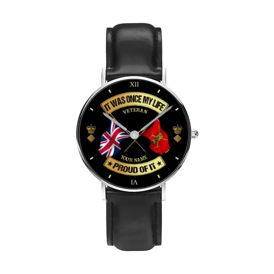 Personalisierte britische Soldat/Veteran mit Namen und Rang, schwarze genähte Lederuhr – 03052401QA – goldene Version