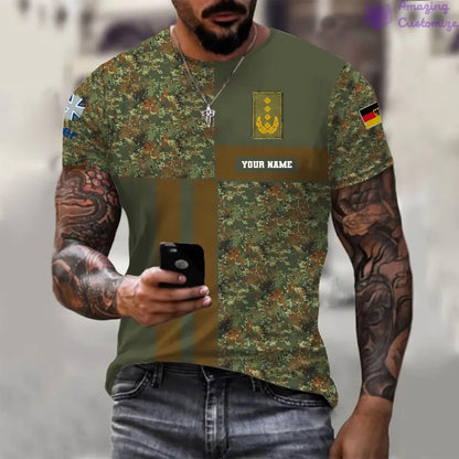 Personalisiertes T-Shirt mit Aufdruck „Deutschlands Soldat/Veteran“ in Camouflage mit Namen und Rang – 07052401QA