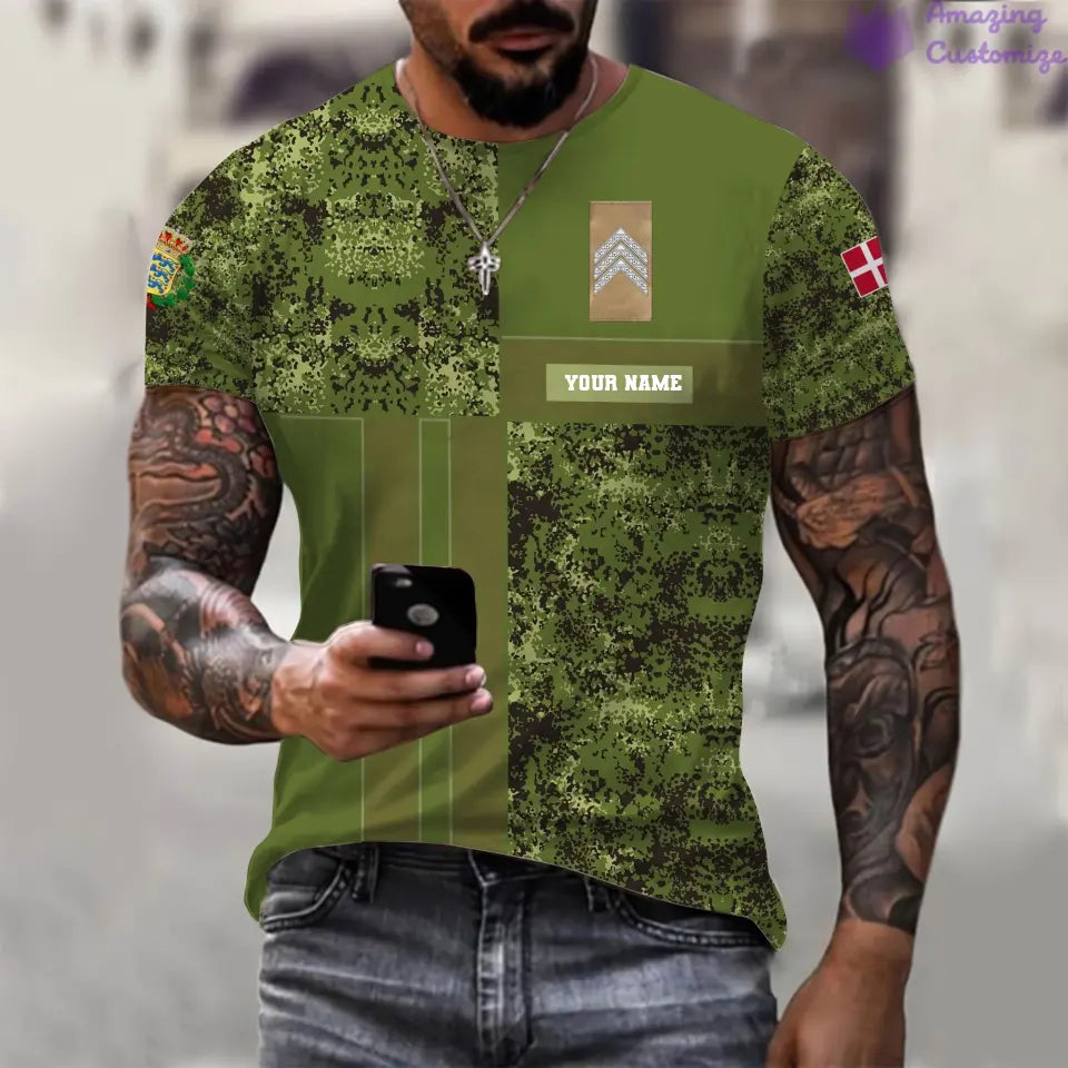 T-shirt personnalisé soldat/vétéran danois avec nom et grade imprimé sur toute la surface - 07052401QA