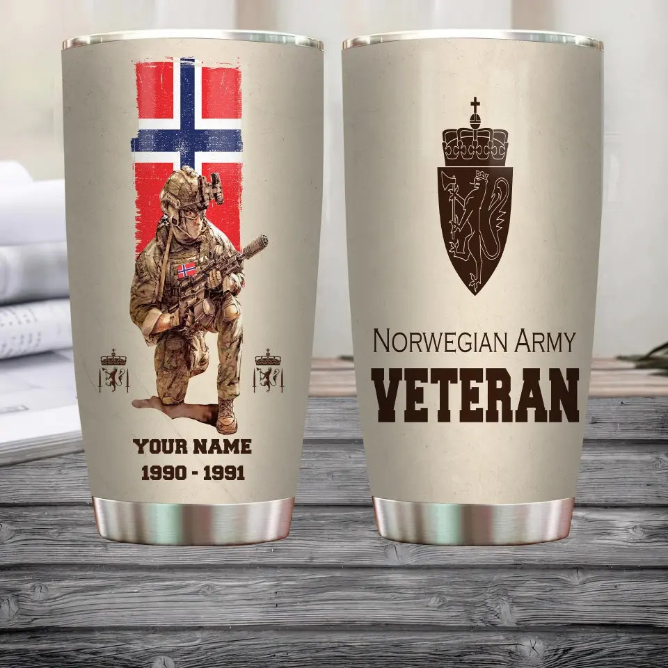 Personalisierter Becher mit Aufschrift „Norwegen-Veteran/Soldat“ mit Rang, Jahr und Namen – 10062401QA