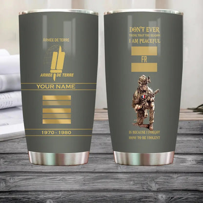 Personalisierter Becher mit Aufschrift "Veteran/Soldat aus Frankreich" mit Rang, Jahr und Namen – 11062401QA