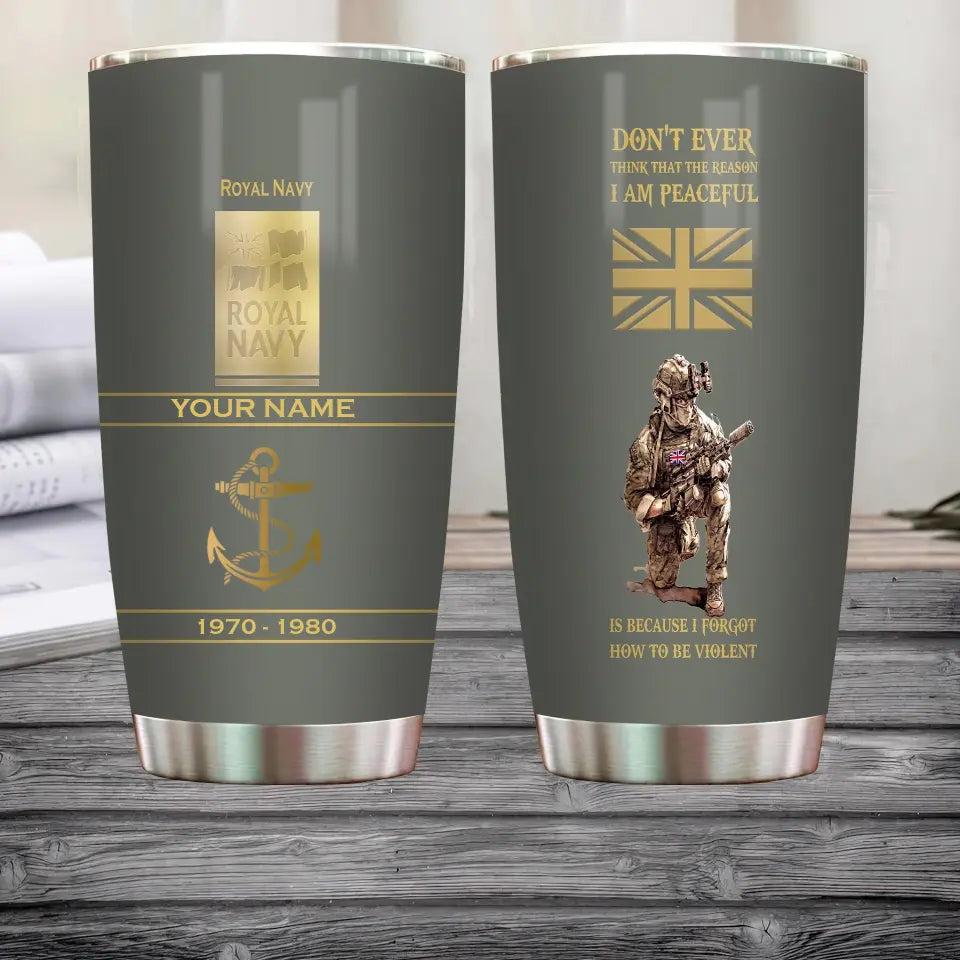 Personalisierter Becher mit Aufschrift „UK Veteran/Soldat“ mit Rang, Jahr und Namen – 11062401QA