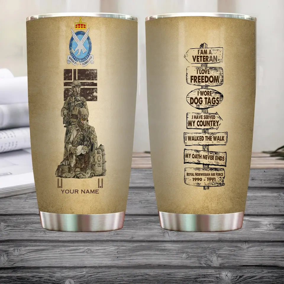 Personalisierter Becher mit Aufschrift „Norwegen-Veteran/Soldat“ mit Rang, Jahr und Namen – 12062401QA