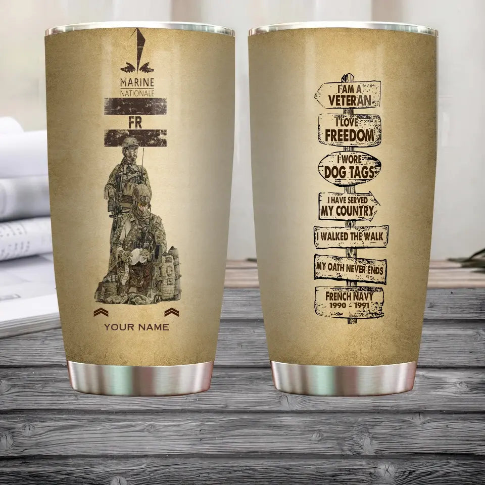 Personalisierter Becher mit Aufschrift „Veteran/Soldat“ aus Frankreich mit Rang, Jahr und Namen – 12062401QA