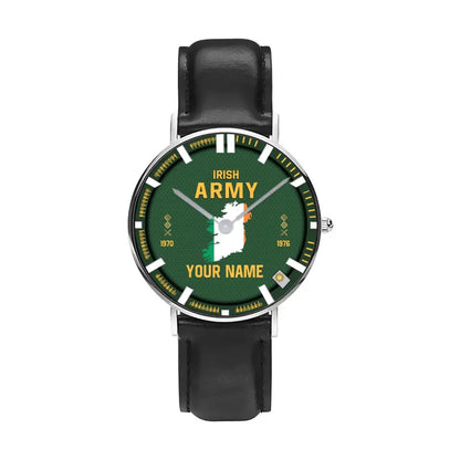 Montre personnalisée en cuir noir avec coutures noires pour soldat/vétéran irlandais avec nom, grade et année - 17062402QA - Version dorée