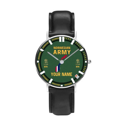 Montre personnalisée en cuir noir avec coutures noires pour soldat/vétéran norvégien avec nom, grade et année - 17062402QA - Version dorée