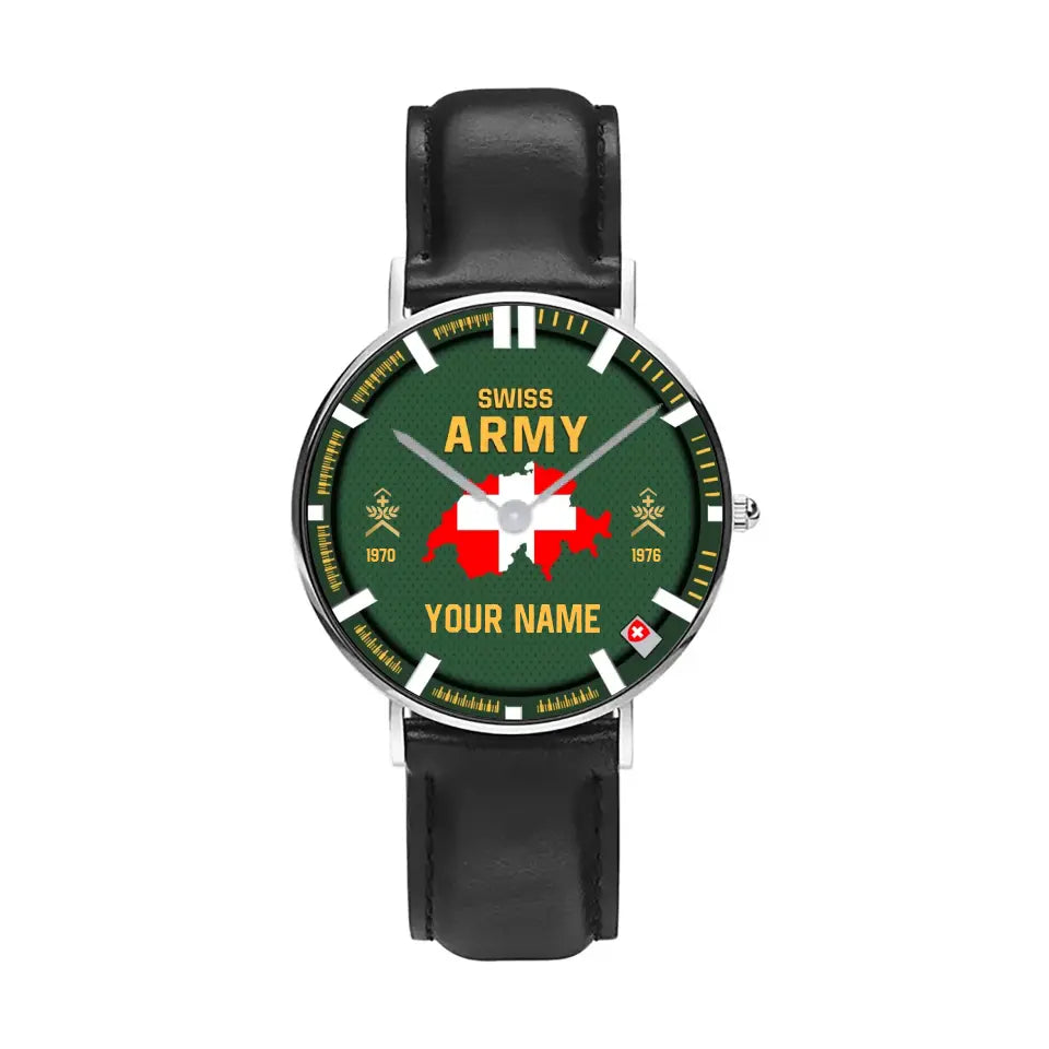 Montre personnalisée en cuir noir avec coutures noires pour soldat/vétéran suisse avec nom, grade et année - 17062402QA - Version dorée