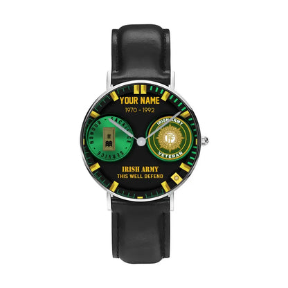 Montre personnalisée en cuir noir avec coutures noires pour soldat/vétéran irlandais avec nom, grade et année - 18062402QA - Version dorée