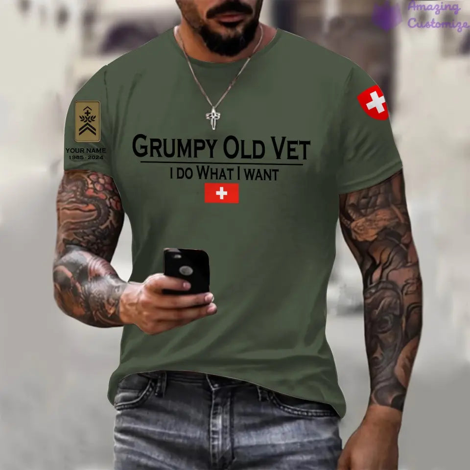 Personalisiertes T-Shirt mit Schweizer Soldat/Veteran, komplett bedruckt mit Namen und Rang – 24062401QA