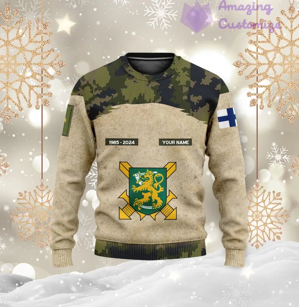 Sweat à capuche personnalisé avec motif camouflage soldat/vétéran finlandais avec nom, année et grade imprimés sur toute la surface - 17200512