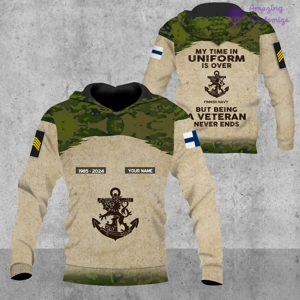 Personalisierter Kapuzenpullover mit Camouflage-Muster für finnische Soldaten/Veteranen mit Namen, Jahr und Rang, komplett bedruckt – 17200512