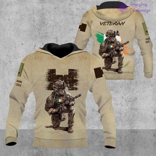 Sweat à capuche personnalisé avec motif camouflage soldat/vétéran irlandais, nom, année et grade, imprimé sur toute la surface - 17229888