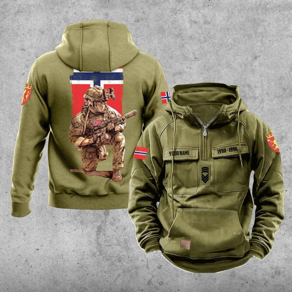 Sweat à capuche vintage personnalisé avec imprimé sur toute la surface du soldat/vétéran norvégien - 27062401QA