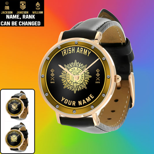 Montre personnalisée en cuir noir avec coutures noires pour soldat/vétéran irlandais avec nom, grade et année - 1803240001 - Version dorée