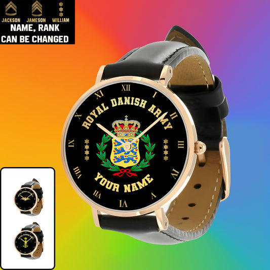 Montre personnalisée en cuir noir cousu pour soldat/vétéran du Danemark avec nom et grade - 0803240001 - Version dorée