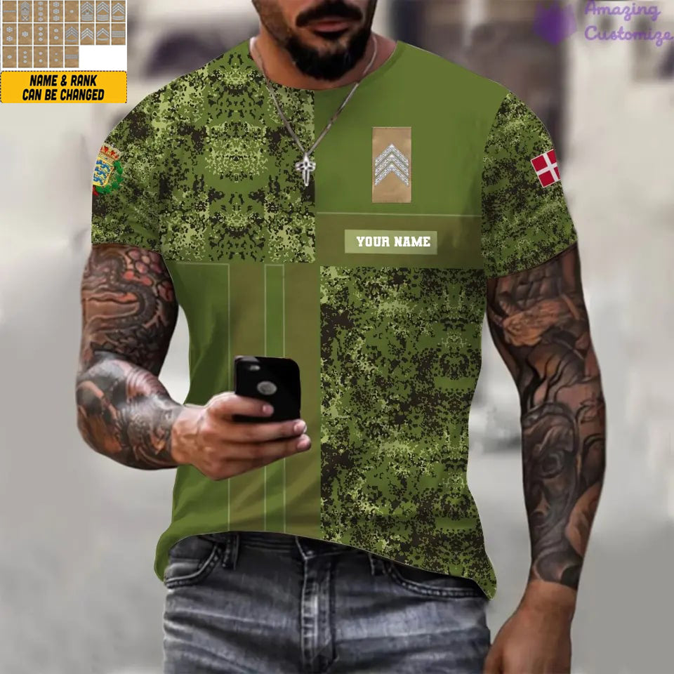 Personalisiertes T-Shirt mit dänischem Soldaten/Veteranennamen und Rang, komplett bedruckt – 07052401QA